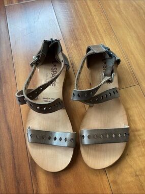 NWOT Italian leather sandals